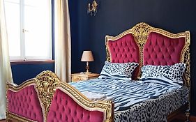 Iris Baroque Apartment